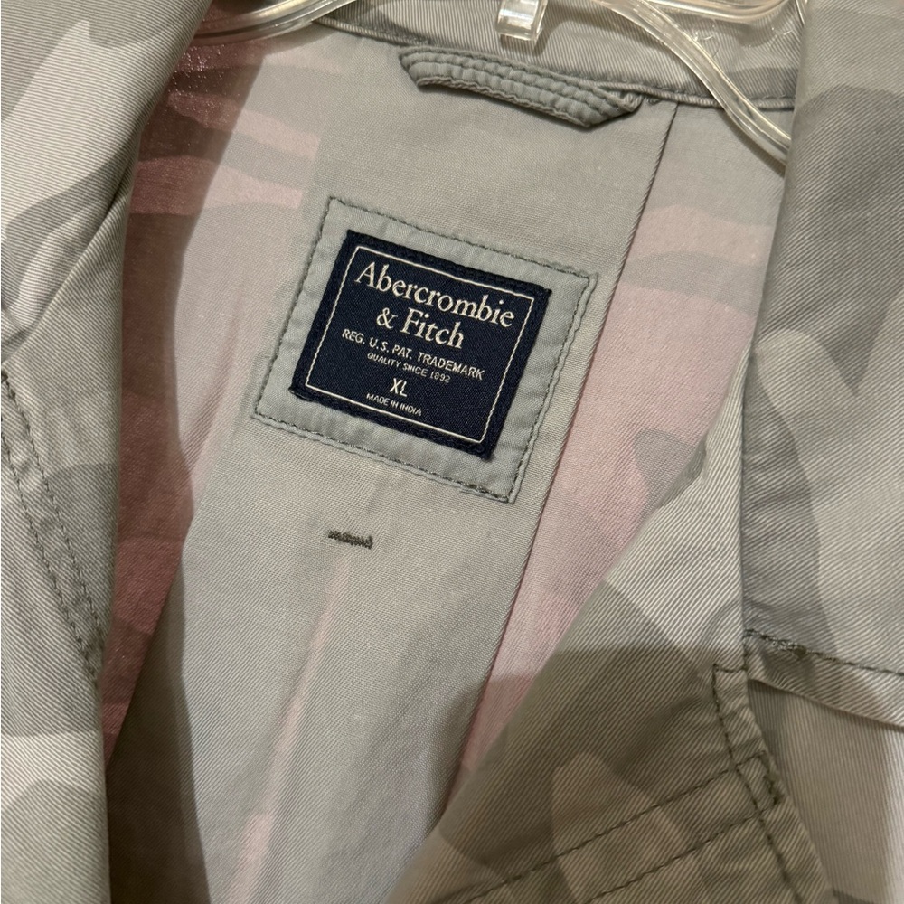 Abercrombie & Fitch Light Olive & Gray Camouflage Jacket - Picture 2 of 3
